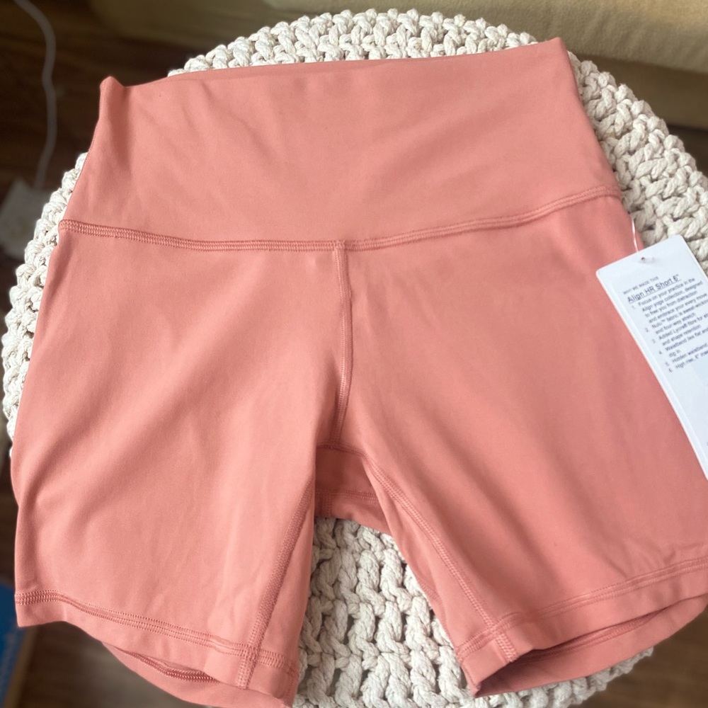 BNWT*LULULEMON HIGH RISE 6” SOLD OUT SHORTS 🍑 - Picture 6 of 6